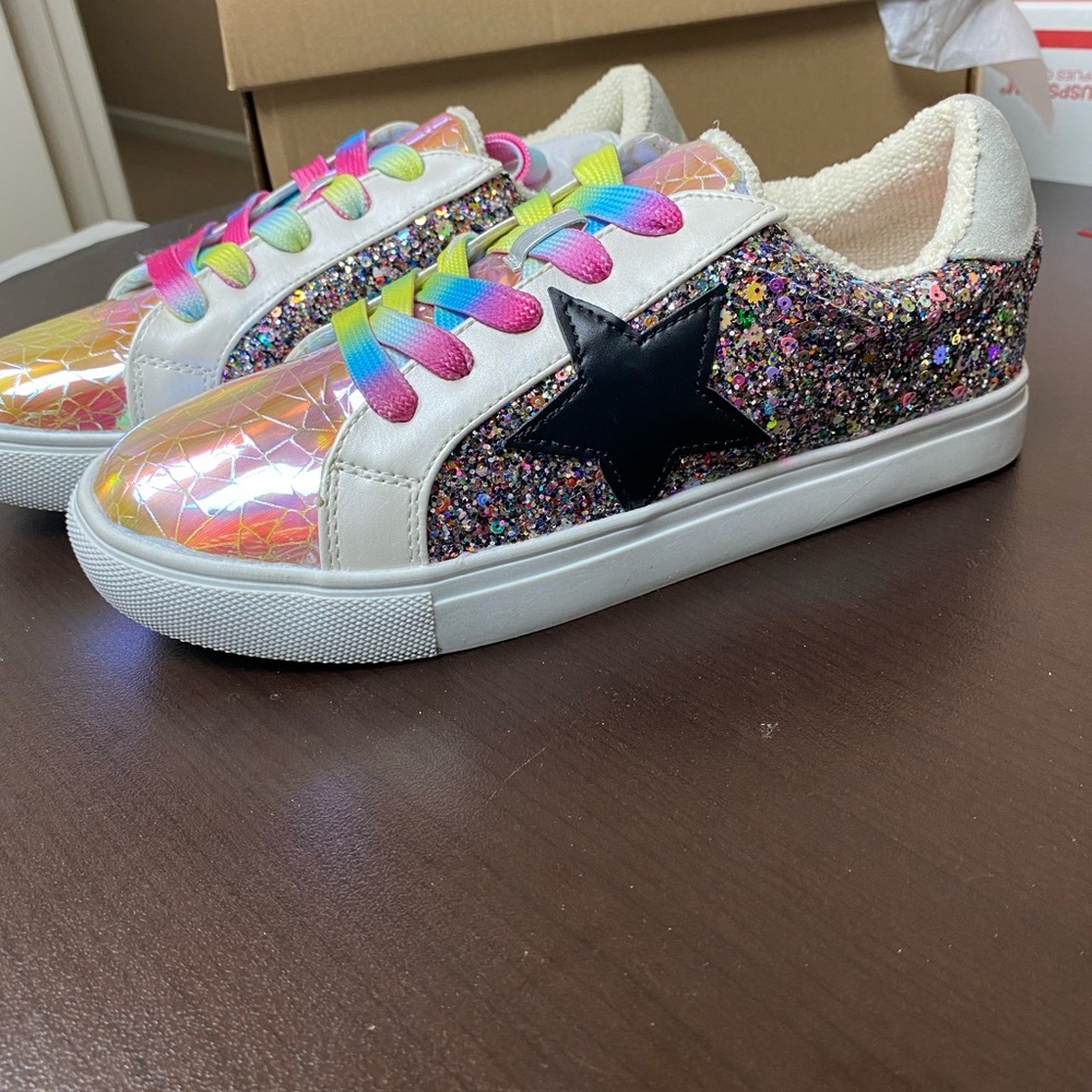 Steve Madden Star Sneakers - Picture 2 of 7